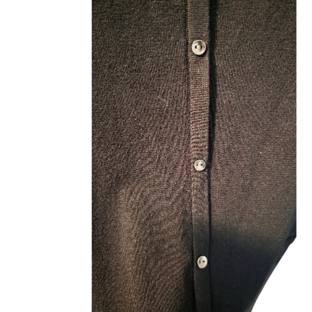 Reitmans Spft Knit And Semi Sheer Black Sleeveless Blouse - Picture 4 of 8